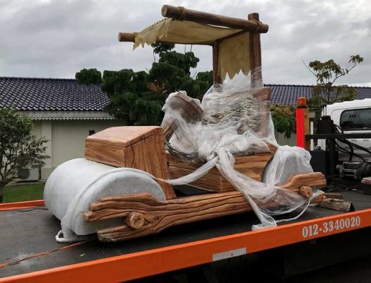 This undated handout photograph released by the Royal Press Office on January 17, 2018 shows Sultan Ibrahim Sultan Iskandar of Johor's new Fred Flintstone's styled car at the Istana Pasir Pelangi in Johor Baru.
A Malaysian sultan has been given a life-size replica of Fred Flintstone's car from the classic cartoon, although the modern update has an engine so he won't tire out his regal feet. / AFP PHOTO / ROYAL PRESS OFFICE / Handout / -----EDITORS NOTE --- RESTRICTED TO EDITORIAL USE - MANDATORY CREDIT "AFP PHOTO / Royal Press Office" - NO MARKETING - NO ADVERTISING CAMPAIGNS - DISTRIBUTED AS A SERVICE TO CLIENTS